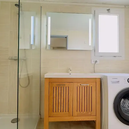 Location Proche De La Et Des Commerces Villa *