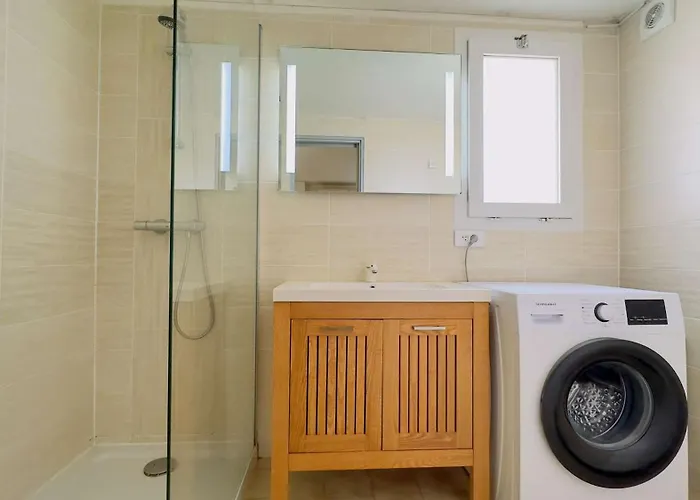 Location Proche De La Et Des Commerces Villa *